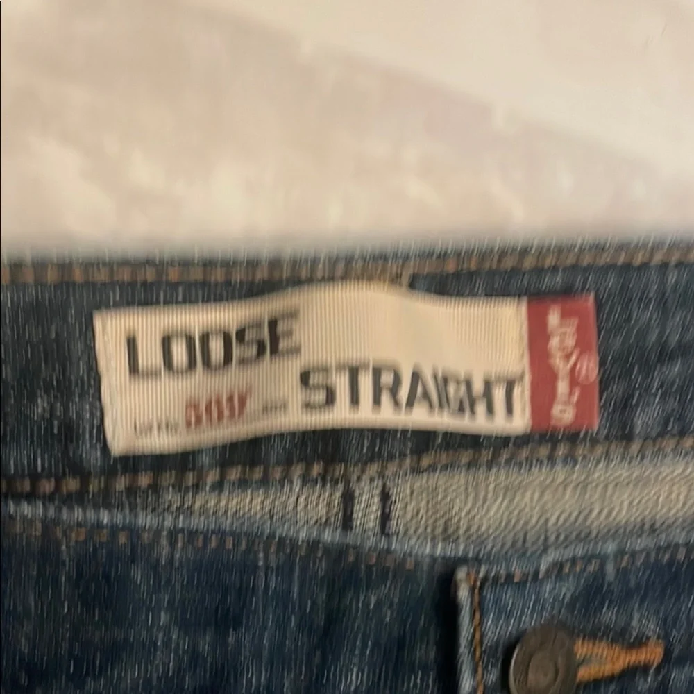 Blue Levi’s Relaxed Jeans with Classic Fit